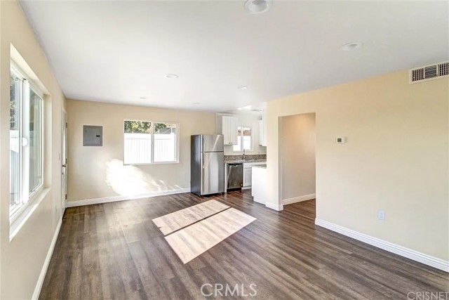 Detail Gallery Image 17 of 31 For 7702 Ben Ave, North Hollywood,  CA 91605 - 5 Beds | 2 Baths