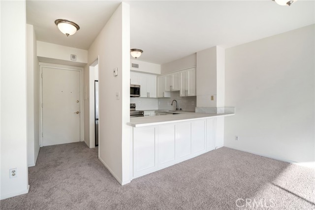 Detail Gallery Image 4 of 21 For 969 Hilgard, Los Angeles,  CA 90024 - 1 Beds | 1 Baths