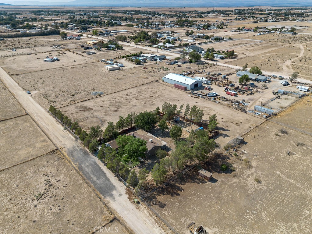 https://media.crmls.org/medias/1fc70fff-58b6-4f26-86e1-ca9f07430915.jpg?preset=X-Large