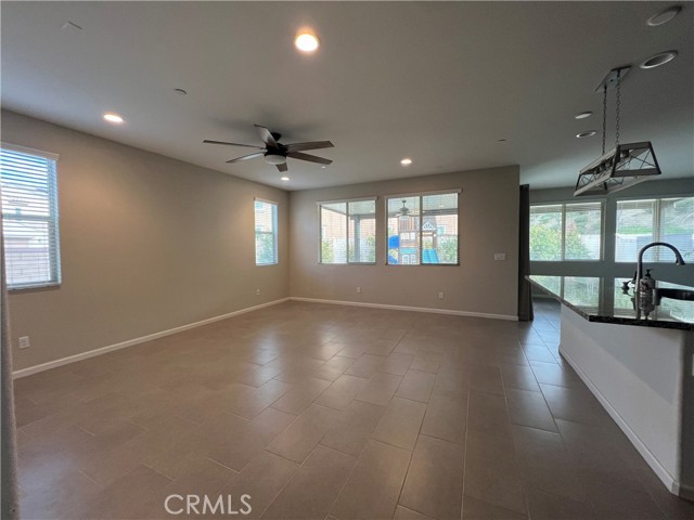 Detail Gallery Image 8 of 57 For 24464 Periwinkle, Lake Elsinore,  CA 92532 - 5 Beds | 3 Baths