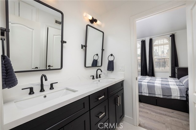 10 Spring Grove, Irvine CA: https://media.crmls.org/medias/1fc81ed6-aaae-42f9-97a0-bb6125cd9d04.jpg