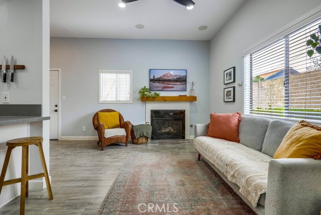 Detail Gallery Image 5 of 42 For 284 Laurel Ave #5,  Brea,  CA 92821 - 2 Beds | 1/1 Baths