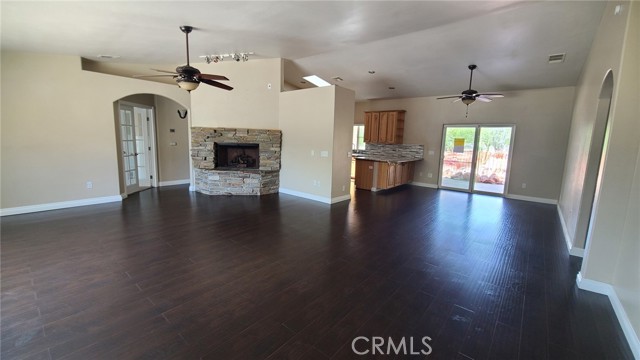 Detail Gallery Image 3 of 18 For 44760 Palm Ave, Hemet,  CA 92544 - 3 Beds | 2 Baths