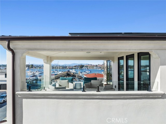 318 Coronado Street, Newport Beach CA: https://media.crmls.org/medias/1fca4d95-7a2e-4c5b-b44b-6d37ea334f63.jpg