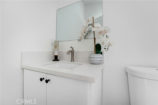 Detail Gallery Image 10 of 16 For 11960 Vanowen Ave, North Hollywood,  CA 91605 - 4 Beds | 3/1 Baths