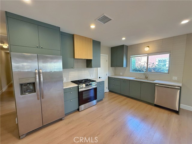 Detail Gallery Image 4 of 31 For 2953 S Bronson, Los Angeles,  CA 90018 - 3 Beds | 2 Baths