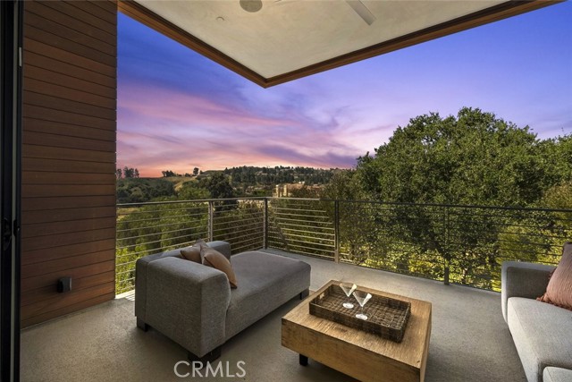 Detail Gallery Image 32 of 53 For 18177 Knoll Hill, Granada Hills,  CA 91344 - 4 Beds | 4/1 Baths