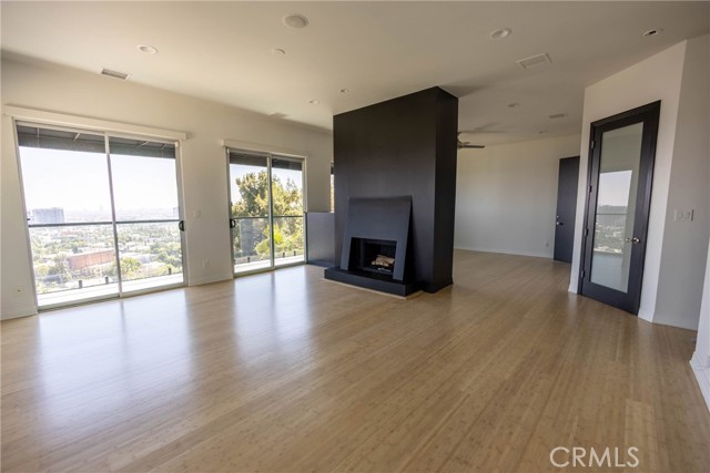 Detail Gallery Image 6 of 10 For 2069 N Gramercy Pl, Hollywood Hills,  CA 90068 - 5 Beds | 6 Baths