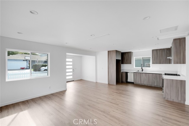 10333 Scoville Avenue photo 6