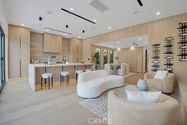 Detail Gallery Image 7 of 63 For 11107 Kling St, North Hollywood,  CA 91602 - 4 Beds | 4 Baths