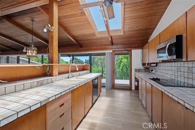 1815 Ladera Vista Place, Fullerton CA: https://media.crmls.org/medias/1fcd364f-90e7-4b03-b4ae-f70880992676.jpg