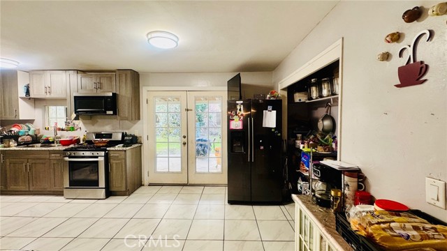 Detail Gallery Image 12 of 20 For 5833 Leo, Bakersfield,  CA 93307 - 2 Beds | 1 Baths