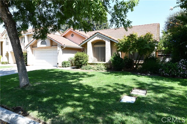 Detail Gallery Image 2 of 12 For 9260 N Green Meadows Ln, Fresno,  CA 93720 - 3 Beds | 3 Baths
