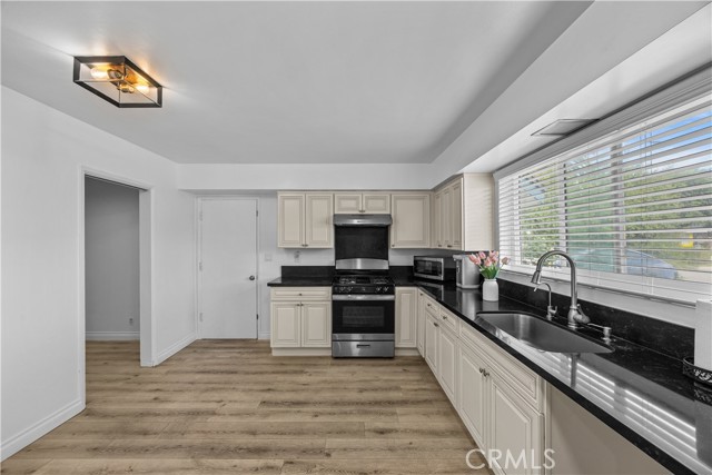 Detail Gallery Image 11 of 42 For 1021 S Lolita, West Covina,  CA 91791 - 4 Beds | 3 Baths