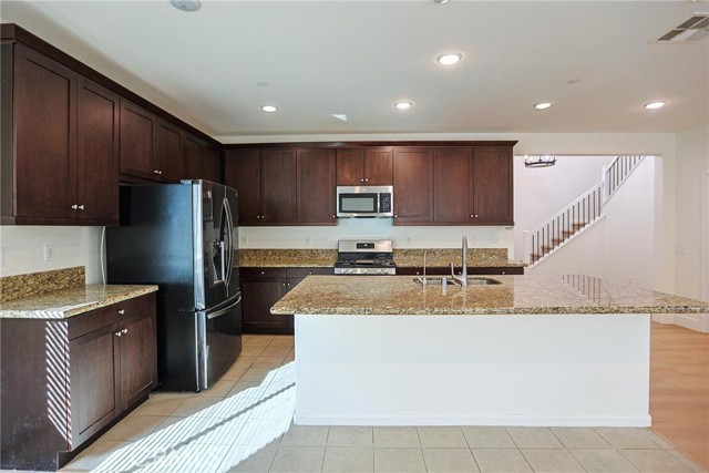 Detail Gallery Image 10 of 45 For 1461 Pluto Ct, Beaumont,  CA 92223 - 4 Beds | 3 Baths