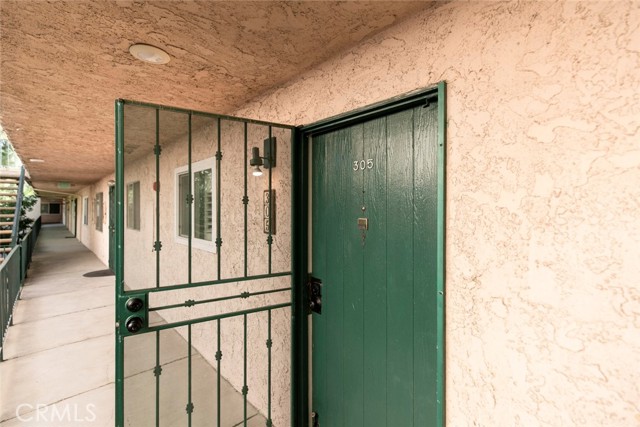 Detail Gallery Image 2 of 30 For 2940 N Verdugo Rd #305,  Glendale,  CA 91208 - 2 Beds | 2 Baths