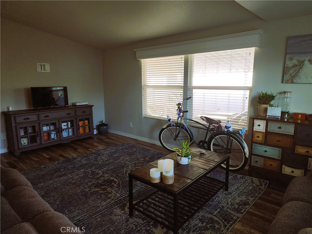 MLS #OC25032572 img 4