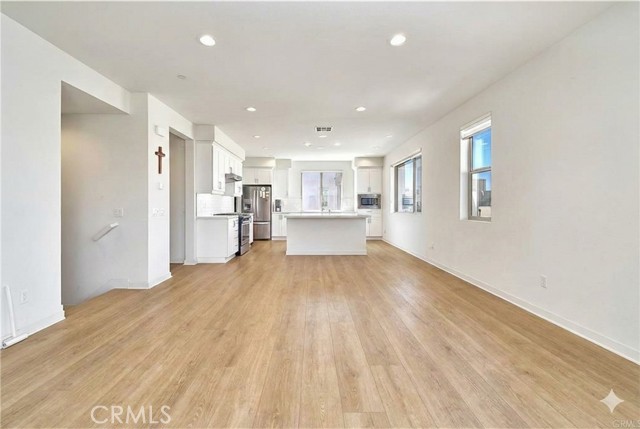 Detail Gallery Image 9 of 11 For 126 Novel, Irvine,  CA 92618 - 3 Beds | 3/1 Baths