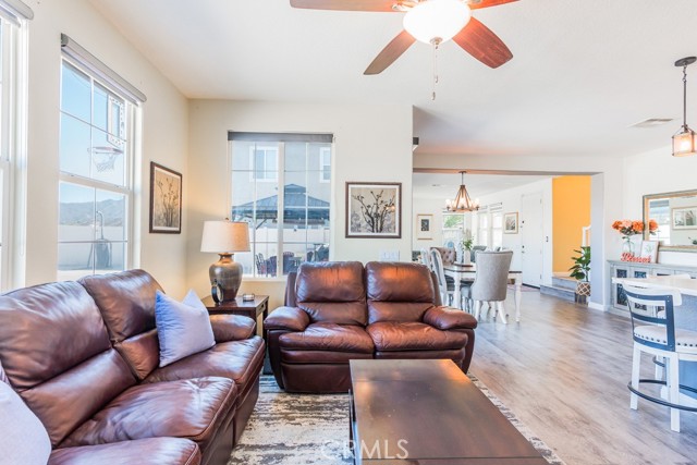 Detail Gallery Image 6 of 58 For 20413 Janzer Ct, Newhall,  CA 91350 - 5 Beds | 3 Baths