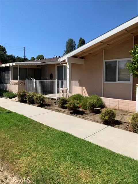 19162 Avenue Of The Oaks Unit: B