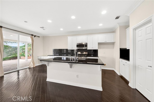 Detail Gallery Image 12 of 47 For 29415 High Ridge, Lake Elsinore,  CA 92530 - 4 Beds | 3 Baths