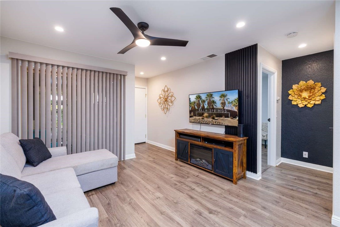Detail Gallery Image 1 of 7 For 575 N Villa Ct #109,  Palm Springs,  CA 92262 - 1 Beds | 1 Baths