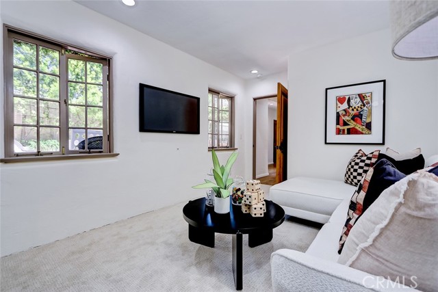 2917 N Poinsettia Avenue, Manhattan Beach CA: https://media.crmls.org/medias/1fd59f7d-559c-47ff-96b5-4c124200a87f.jpg
