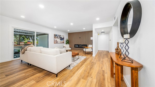 22137 Gresham Street, West Hills CA: https://media.crmls.org/medias/1fd61a17-a99f-4f8c-8db9-c4bb041fa4e4.jpg