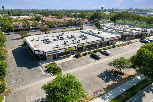 320 W Foothill Blvd, Upland CA: https://media.crmls.org/medias/1fd6da3c-fbc8-4c4e-b5d0-face6ca8054f.jpg