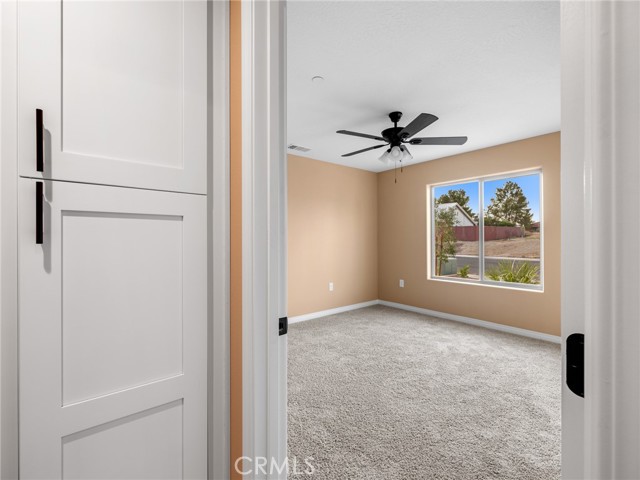 13835 Burning Tree Drive, Victorville CA: https://media.crmls.org/medias/1fd7eb05-f061-4729-92ff-5d9998092491.jpg