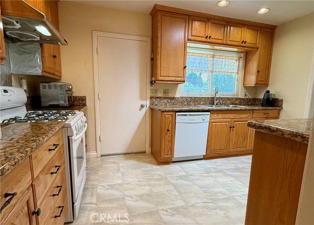 Image 3 of 12 For 913 Acacia Avenue