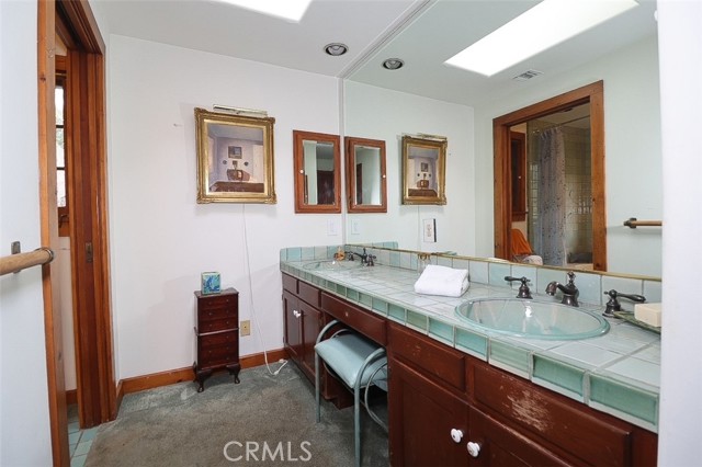 Detail Gallery Image 19 of 36 For 9860 Yoakum Dr, Beverly Hills,  CA 90210 - 1 Beds | 2 Baths