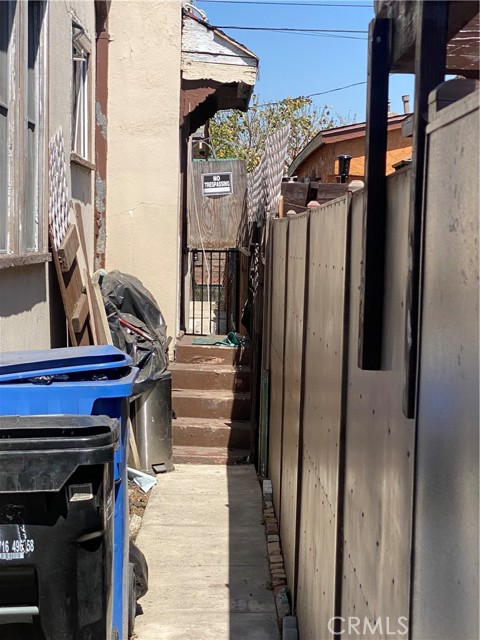 Detail Gallery Image 7 of 17 For 1159 W 54th St, Los Angeles,  CA 90037 - – Beds | – Baths