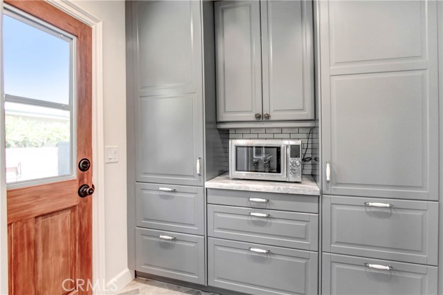 6663 Sale Avenue photo 8