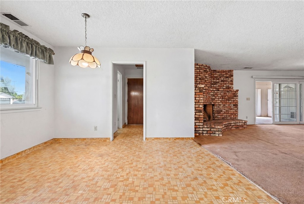 https://media.crmls.org/medias/1fdae291-46ac-470d-925d-2bd2ec4bfb2d.jpg?preset=X-Large