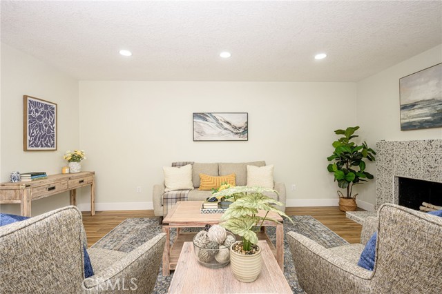 Detail Gallery Image 13 of 32 For 1384 Emerald St, Corona,  CA 92882 - 3 Beds | 2 Baths