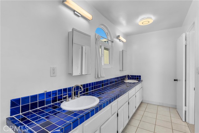 207 16th Street, Hermosa Beach CA: https://media.crmls.org/medias/1fdb4b84-46f7-4130-b18d-126f33f89281.jpg
