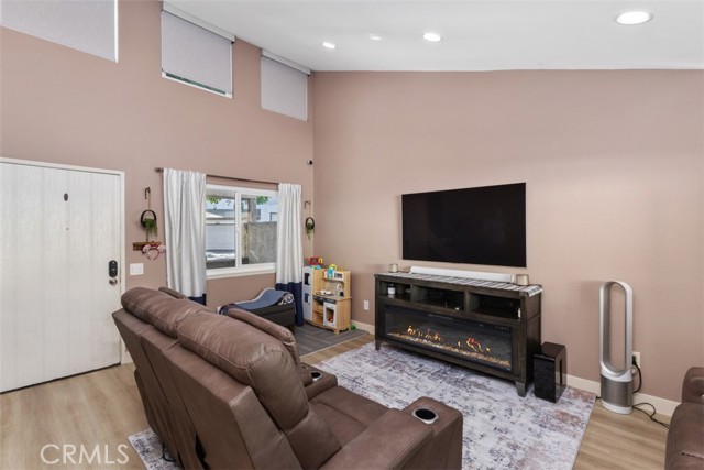 438 N Via Capri, Anaheim CA: https://media.crmls.org/medias/1fdde472-2fe8-4cf3-b2ed-c65655a3ef57.jpg
