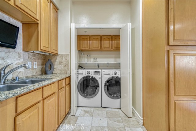 Detail Gallery Image 22 of 38 For 11923 Darlington Ave #302,  Los Angeles,  CA 90049 - 3 Beds | 3 Baths