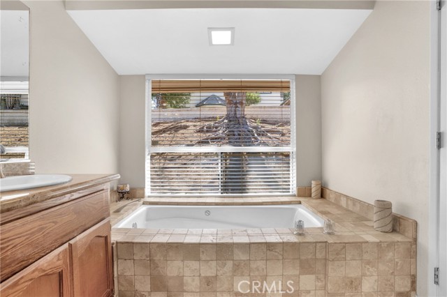 37581 Oak Mesa Drive, Yucaipa CA: https://media.crmls.org/medias/1fdf0ffd-0960-46f4-8941-7c27c46c4ed2.jpg