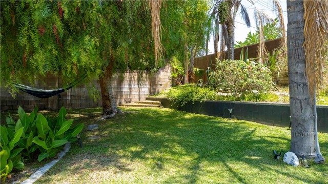 21101 Rosedell Drive, Saugus CA: https://media.crmls.org/medias/1fdf1a5b-6b63-466c-8b8c-159f25b872bb.jpg