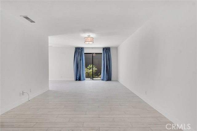 221 Acacia Lane, Newbury Park CA: https://media.crmls.org/medias/1fdf59a7-d99f-4a4a-b6a7-303f3040d7d7.jpg