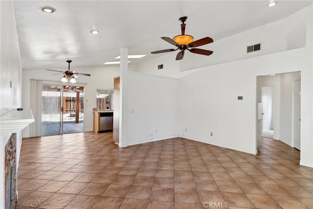 MLS #OC25190480 image #8