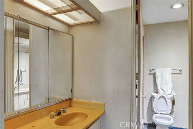 Detail Gallery Image 23 of 34 For 6405 Green Valley Cir #203,  Culver City,  CA 90230 - 3 Beds | 2 Baths