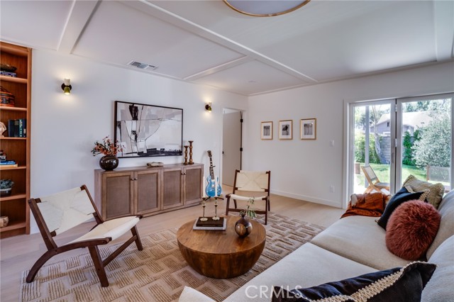 1393 Navarro Avenue, Pasadena CA: https://media.crmls.org/medias/1fe1debf-510e-4750-be0b-2a470ec3b34a.jpg