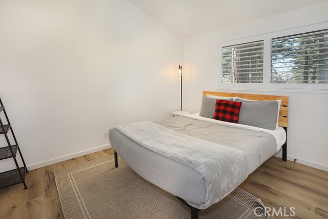 531 W Victoria Court, Lake Arrowhead CA: https://media.crmls.org/medias/1fe20120-a3e4-4154-85ce-bc3c99a8b46e.jpg