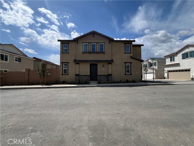Detail Gallery Image 2 of 26 For 16067 Olivas Ln, Fontana,  CA 92336 - 4 Beds | 2/1 Baths