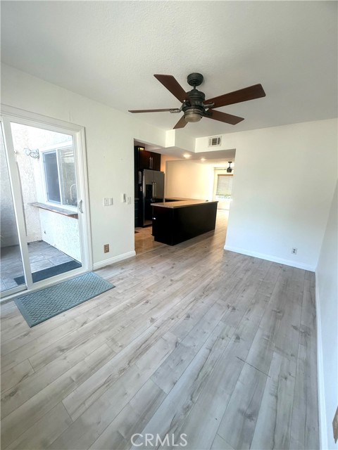 54 Oval Road, Irvine CA: https://media.crmls.org/medias/1fe373bb-0cf4-4a50-b6e1-d2f000fb84ca.jpg