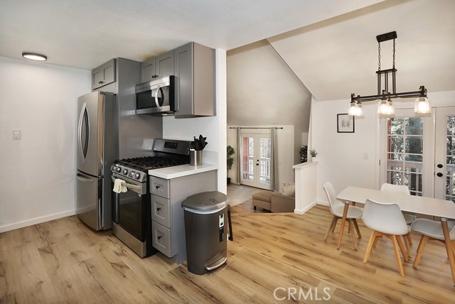 Detail Gallery Image 24 of 35 For 531 W Victoria Ct, Lake Arrowhead,  CA 92352 - 4 Beds | 2/1 Baths