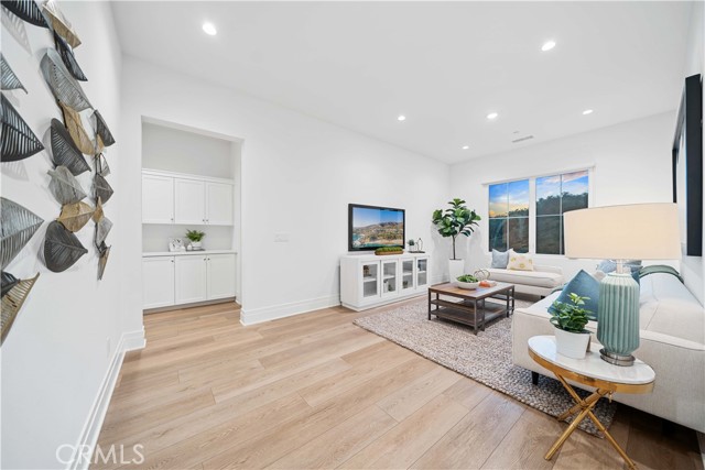 101 Lustro, Irvine CA: https://media.crmls.org/medias/1fe3cf50-e707-4624-ac89-5868b91238d8.jpg